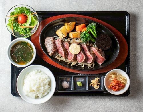 特選黒毛和牛ミスジステーキ/2,590円～（税込）