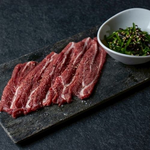 国産牛ツラミ焼き 塩昆布ピーマン