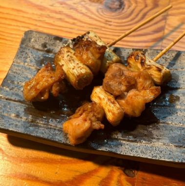 お酒のお供定番♪　焼き鳥は各種1人前2串でご用意　150円～