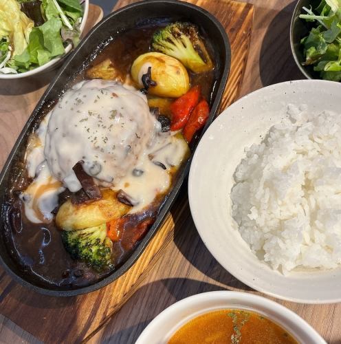 自家製煮込み柔らかハンバーグ