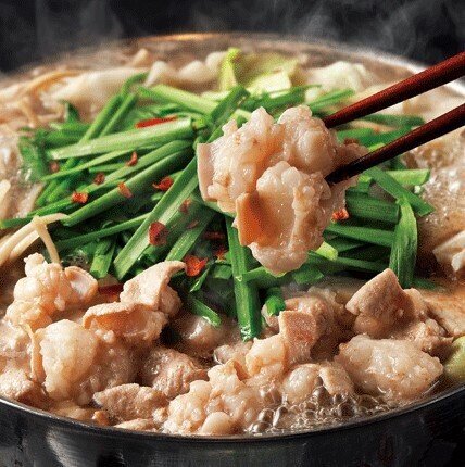 享用以时令食材烹制的自助式美食套餐,包含 3 小时无限畅饮,价格从 3300 日元起。