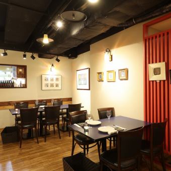 4名がけテーブル席ございます