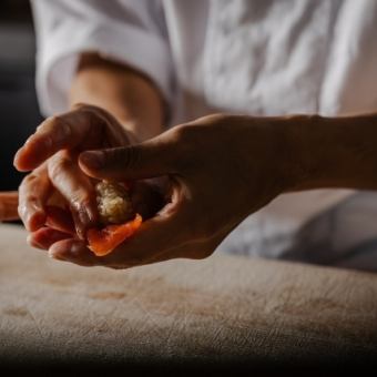 雅…特選食材を使用した鮨の極み…雲丹・トロ・茶碗蒸し・肉鮨・鮨など全20品14300円