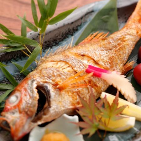 A top-notch banquet in a completely private room with Aki Komachi course including [gold-eyed snapper, local conger eel, Togeshita beef], etc.