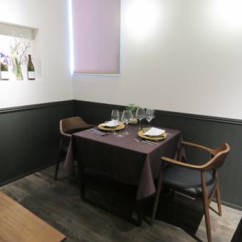 [Special time in a private space] There is one private room that seats 2 to 3 people.