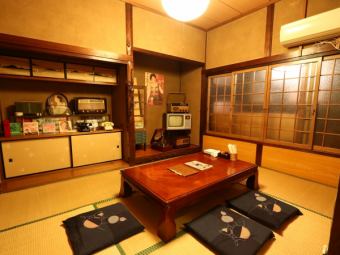 A small private room with a space that makes you feel like you're in a Showa-era house can accommodate up to 6 people!