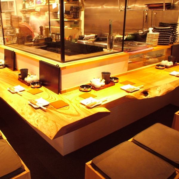 You can see the cooking area and the cooking area, and it is a fun counter seat for the eyes.The best recommendation is to ask the generals about the food and ingredients.