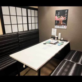 当店はプライベート感をとても大切にしております。お会計もお部屋にいたままでクレジットカード払いも出来ます。ビジネスや接待、ご旅行、デート、お子様連れの方も気兼ねなくお過ごし頂けます。半個室ではなく完全個室となっております。7名様までご利用頂けますが、お二人様でもご利用いただけます。