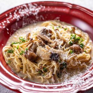 4 kinds of mushrooms in porcini cream sauce