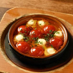 Tomato and mozzarella ajillo