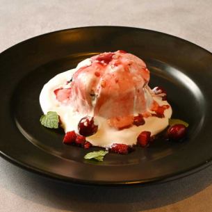 Tea chiffon cake with berry sauce