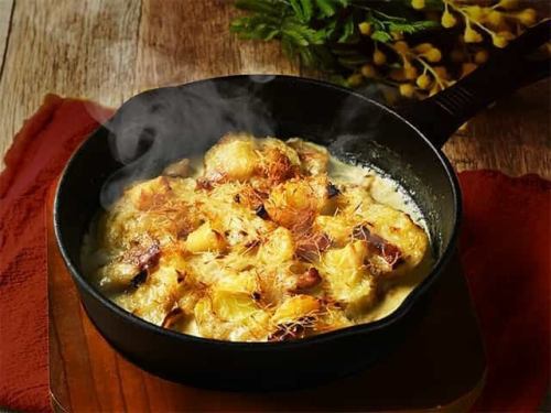 新じゃがとカマンベールのタルティフレット ~こんがりアルプス風グラタン~