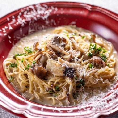 4種きのこのポルチーニクリームソース