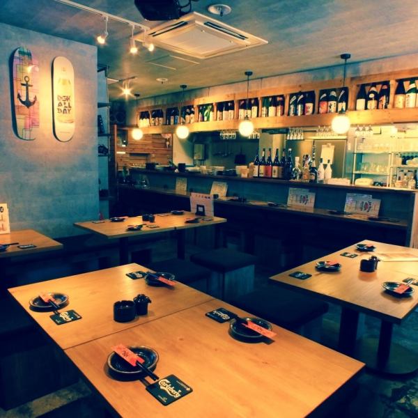 [Motoyawata x Sports Viewing] Stylish West Coast style, all handmade with wood as the base♪ We have tables for 2 to 16 people! Depending on the occasion, the private room can be used as a place to store luggage or as a smoking area. Possible!! We can accommodate a variety of situations ☆ You can also watch sports on the projector, and baseball and soccer are always on the air!
