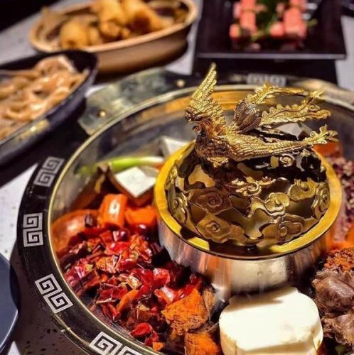 A traditional hot pot that originated in China and uses plenty of medicinal foods and Chinese medicine from [Kahousho]!