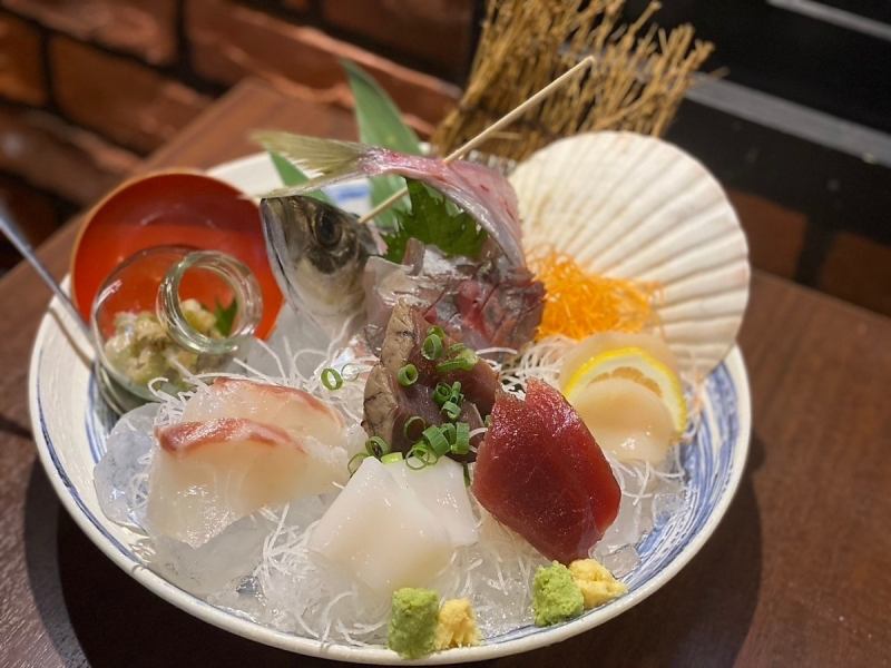 Enjoy the seasonal flavors with our "Assorted Sashimi"
