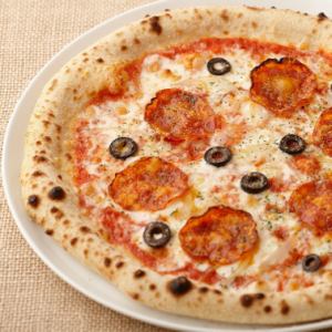 スパイシー熟成サラミとオリーブ