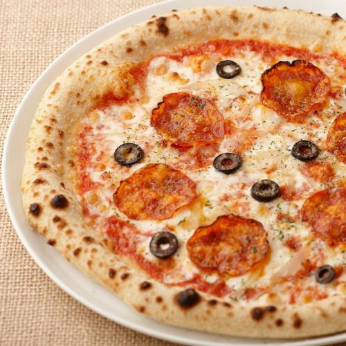 スパイシー熟成サラミとオリーブ