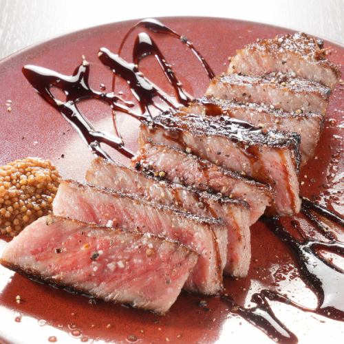 肉本来の濃厚な甘みと炭火焼の香ばしさが際立つ♪ 「黒毛和牛A5ランプの備長炭炭火焼き」 6,400円(税込)