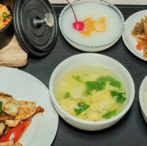 ランチ定食を用意してます