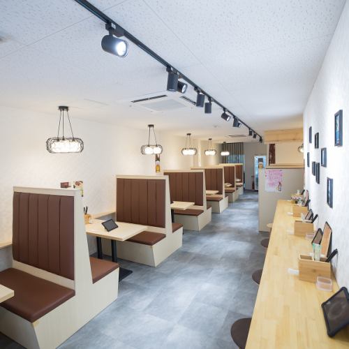 2025年1月オープンしたばかりの綺麗な店内です。