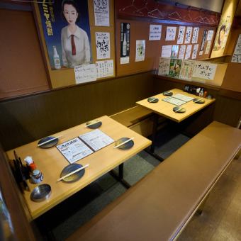 4名掛けのテーブル席です