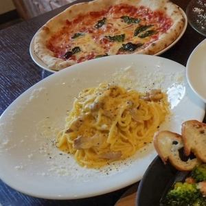 自家製パンチェッタとキノコのカルボナーラ
