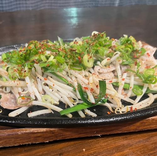 Pork, chives and bean sprouts