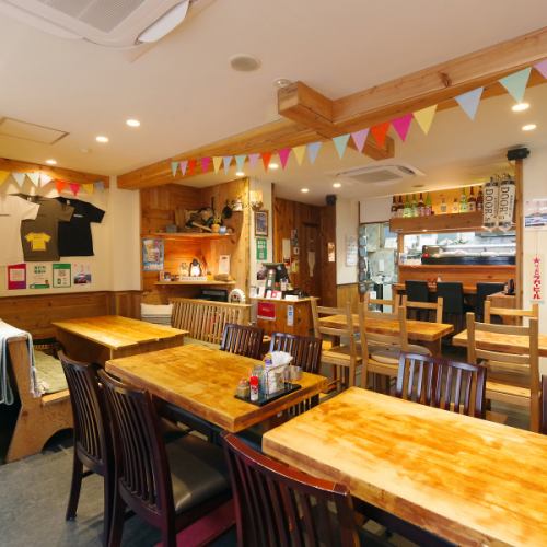 <p>【アウトドア系居酒屋×オシャレな店内◎】当店は全34席ご用意しております。テーブル席を基調としており、「カウンター席」「テーブル席」の2種類がございます。テーブルを繋げて大人数でもご利用頂く事も可能です。お二人様でも、大人数でも多種多様なシーンに最適ですので、スタッフ一同お待ちしております。</p>