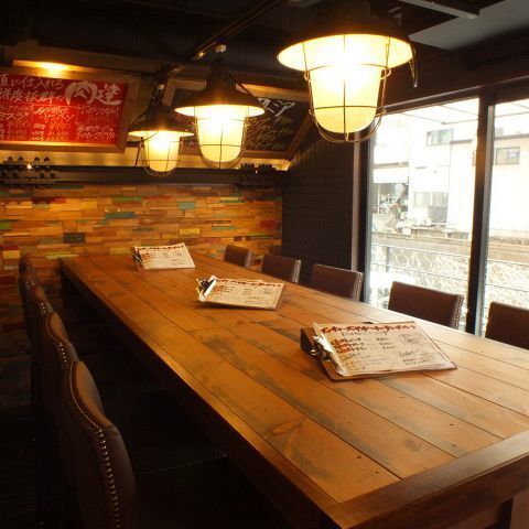 ゆったり広々としたお席は団体様OK！会社宴会や打ち上げなどに◎