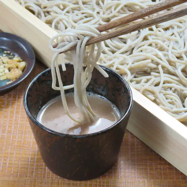 手打ちもりそば又はかけそばと親子丼の選べる手打ち蕎麦ランチ人気セットメニュー