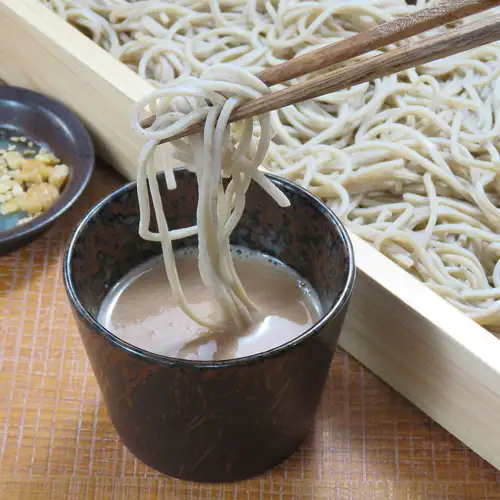 手打ちもりそば又はかけそばと親子丼の選べる手打ち蕎麦ランチ人気セットメニュー