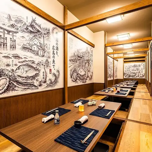 <p>広々とした店内は居心地抜群！大人数も大歓迎♪会社の宴会や二次会などにぜひご利用ください！</p>