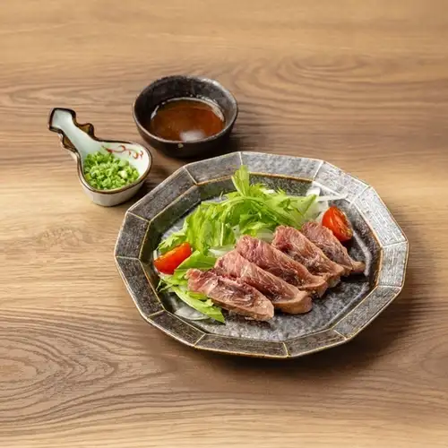 香喷喷的金枪鱼脸颊肉排