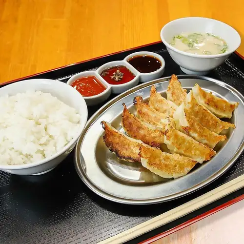 [Explosive Volume] 10 dumplings for overwhelming satisfaction! A luxurious dumpling set meal for days when you want a hearty meal, 770 yen.