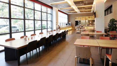 広々とした店内は各種宴会、パーティなどに最適です♪
