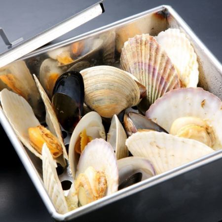 <October/November> Three kinds of shellfish steamed in sake course [120 minutes with all-you-can-drink draft beer]