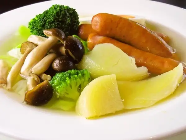 ご家族連れにもおすすめの具だくさんのスープをはじめ、栄養のバランスがよく、おいしく食べられるメニューが多数。