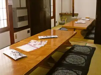 お座敷の席なら最大16名まで入れます♪お友達との飲み会や女子会にもピッタリ！みんなでわいわい楽しくやっちゃおう♪