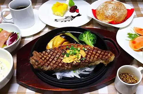 수분이 많은 맛있는 스테이크 코스