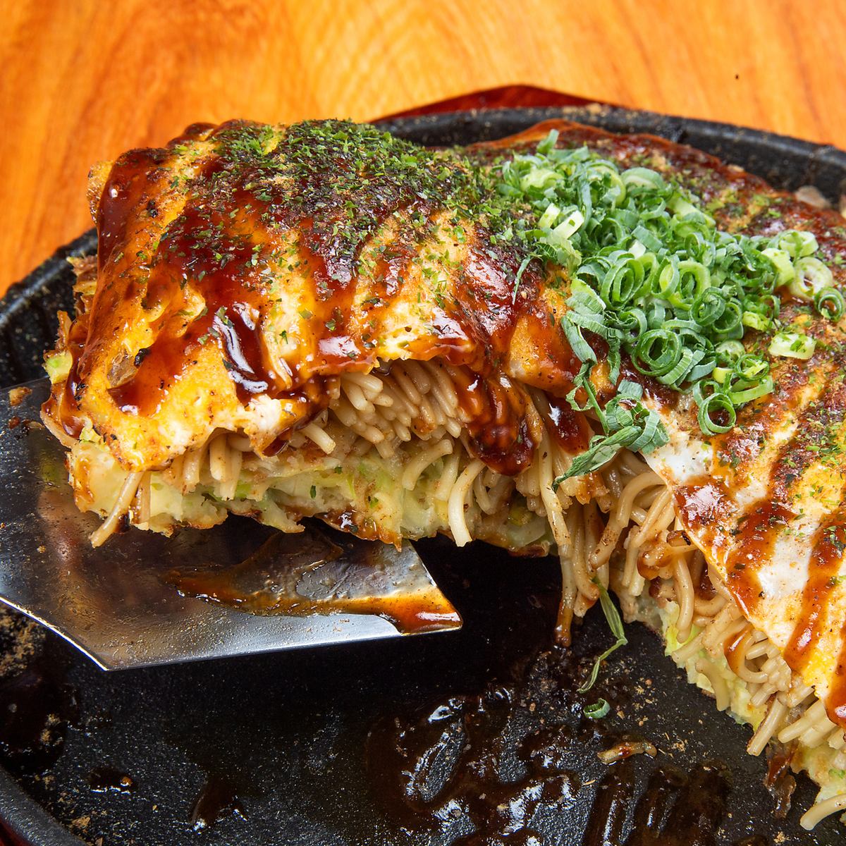 Also open for lunch◎Enjoy Kansai-style and Hiroshima-style okonomiyaki!