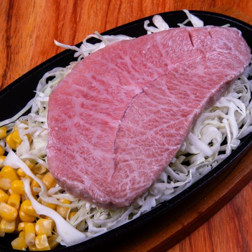 Miyazaki beef or Saga beef misuji steak / 2,880 yen~ (tax included)