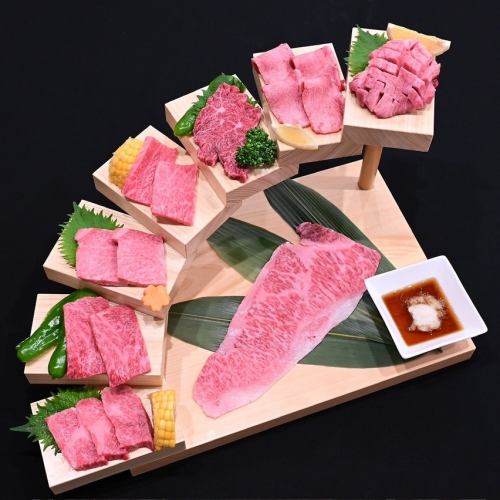You can choose your favorite meat from a selection of meats.