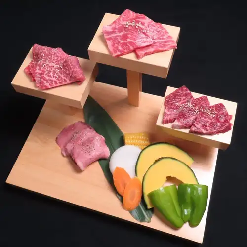 略显奢华的三层摆盘