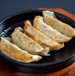 Grilled gyoza (5 pieces)