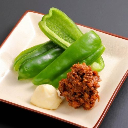 青椒、肉味噌和蛋黃醬