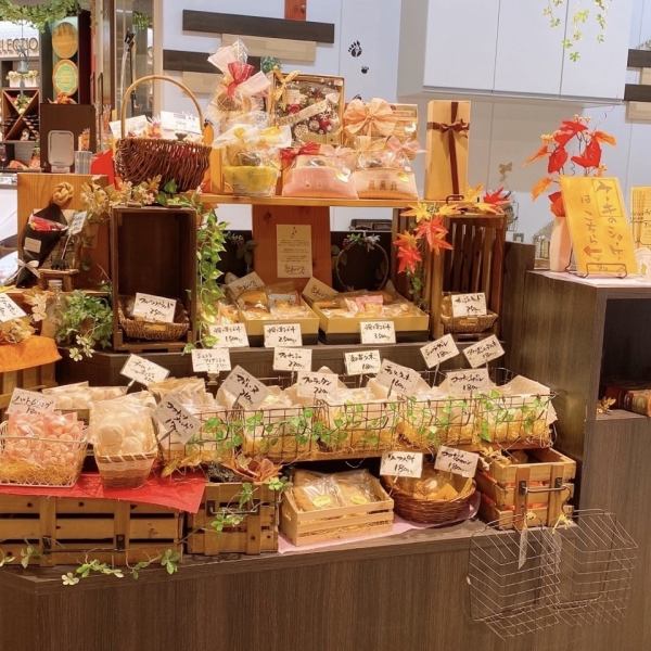 《Deliciousness of Oyamada at home》Cakes and baked sweets made with carefully selected fruits are also available for takeout.We also have a gift box to fill your favorite things from madeleines, financiers, pound cakes and more.As a reward for yourself or as a gift for someone special.