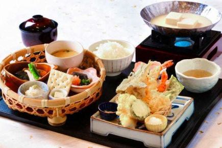 《昼食限定！特別御膳》【夏】豆乳出汁の美人豆腐と天婦羅御膳　3,000円（税込）
