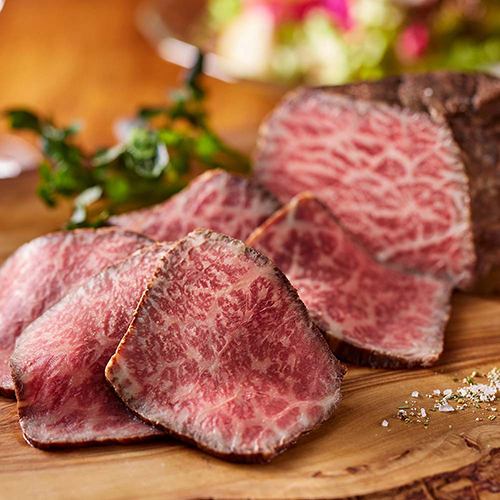 If you're looking for a banquet filled with Wagyu beef, domestic beef, and other meat, come to Nikuou Shinjuku!