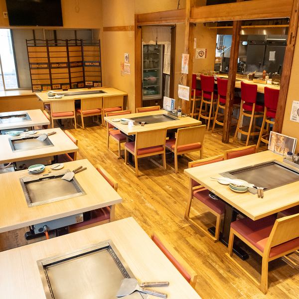 We have spacious table seating! The table seats are perfect for dining with family and friends, where you can relax and enjoy delicious food.The view of Ura Machida spreads out from the window, making your mealtime even more special. It is a private room, so you can spend time with your loved ones in a private space!